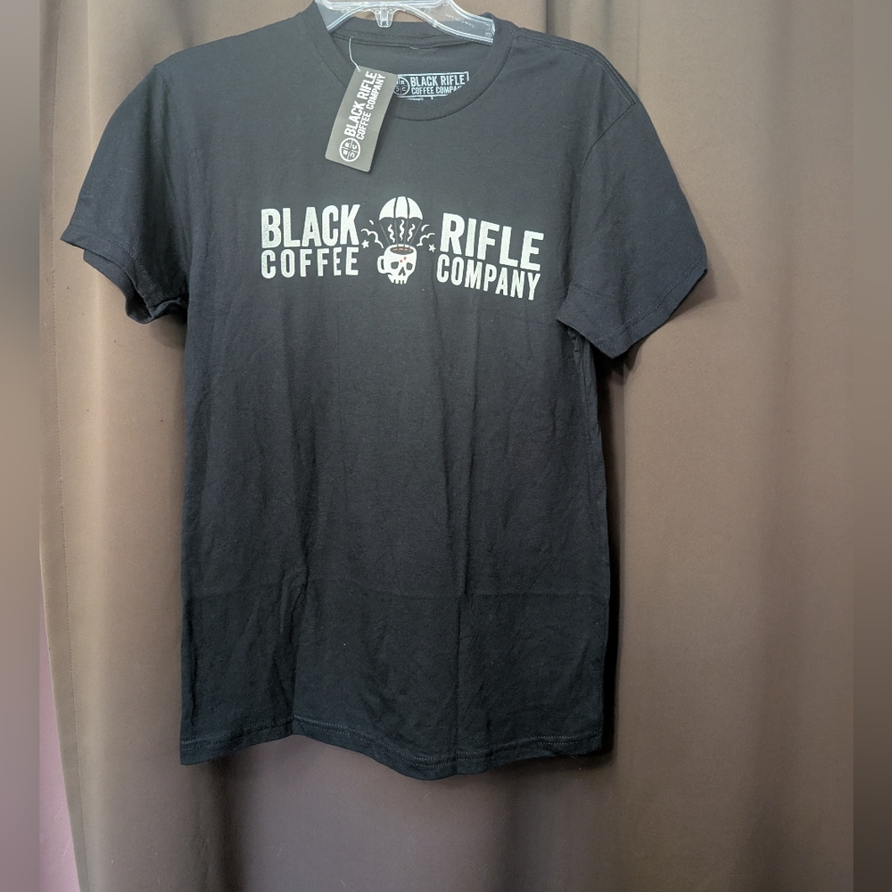 Men's Size Small Black Riffle Coffee Company Skull Black Shortsleeve T-Shirt